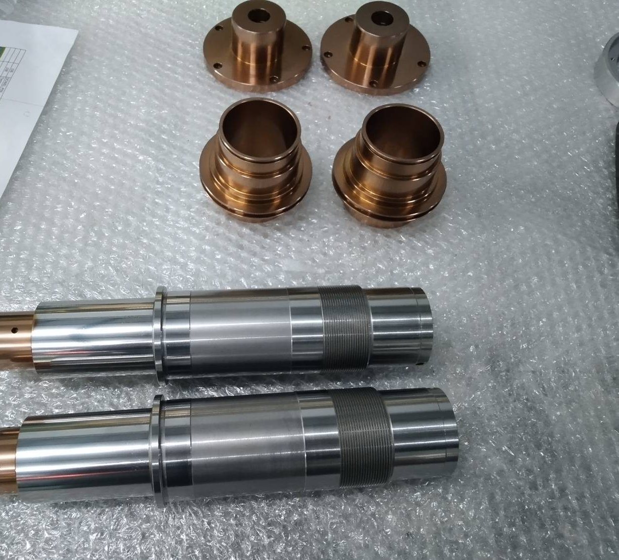 Bronzebuchsen und gehärtete, geschliffene Wellen